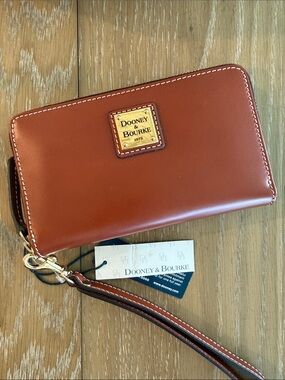 NWT Dooney & Bourke Leather Wristlet Wallet